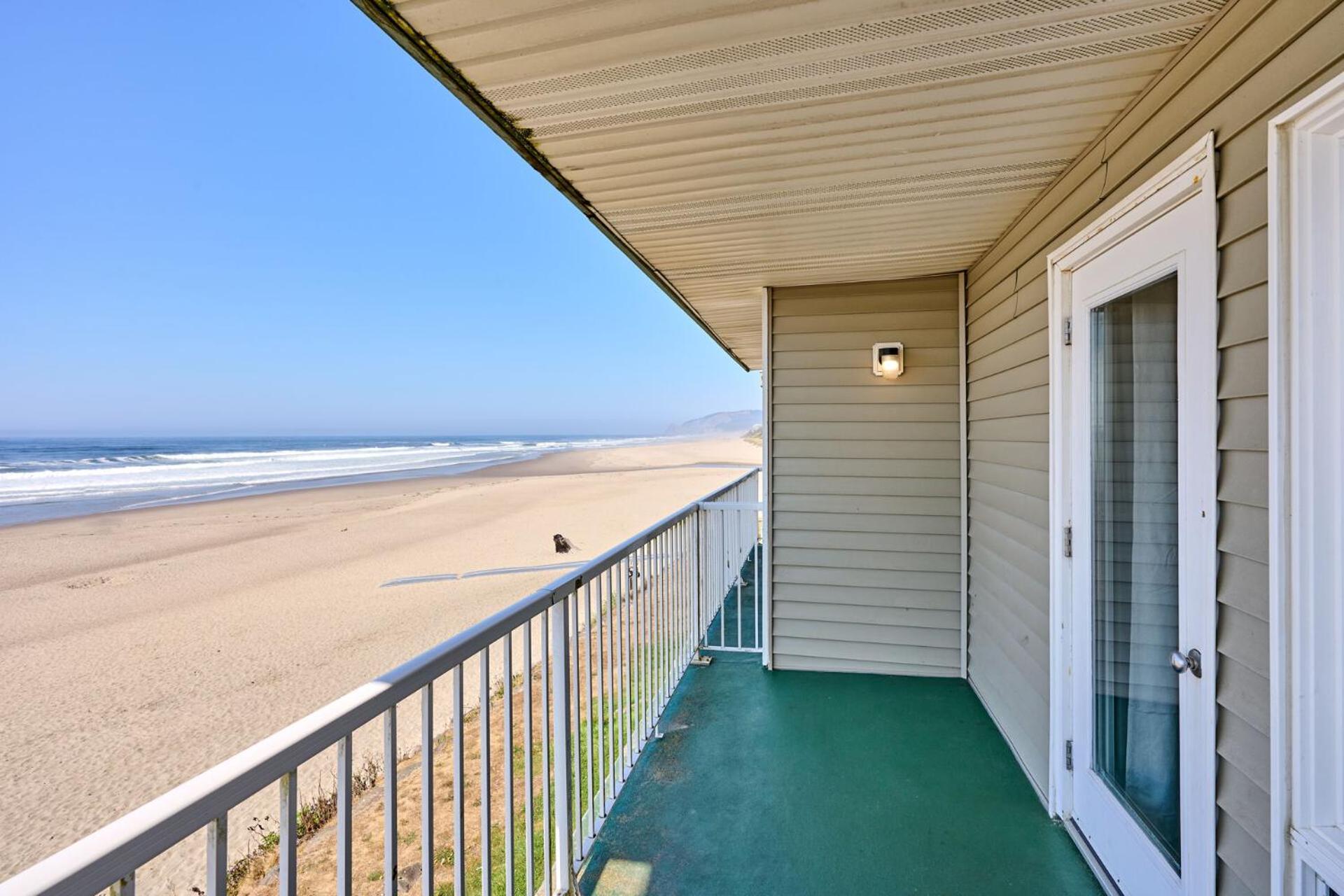 D Sands Rentals Lincoln City Room photo