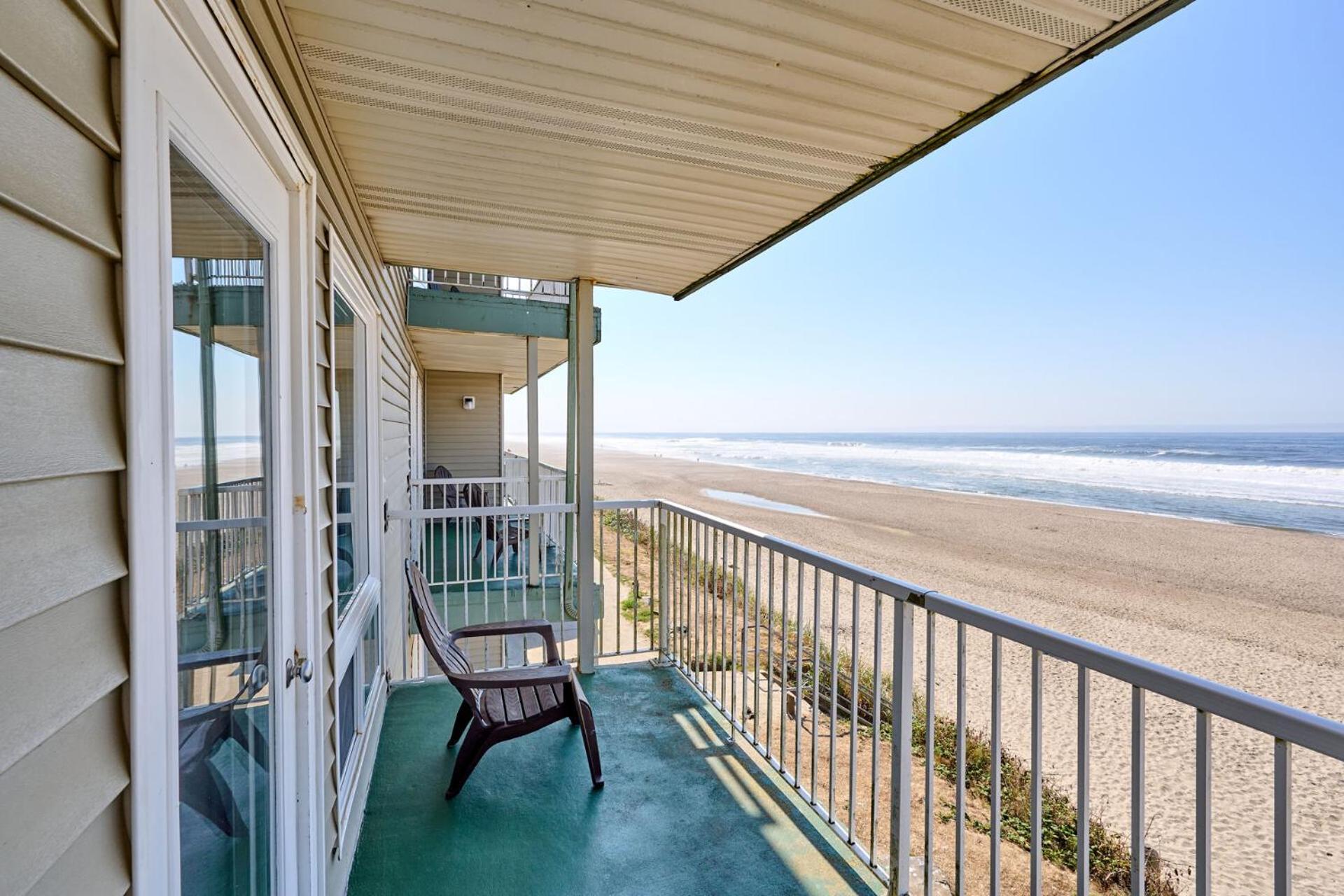 D Sands Rentals Lincoln City Room photo