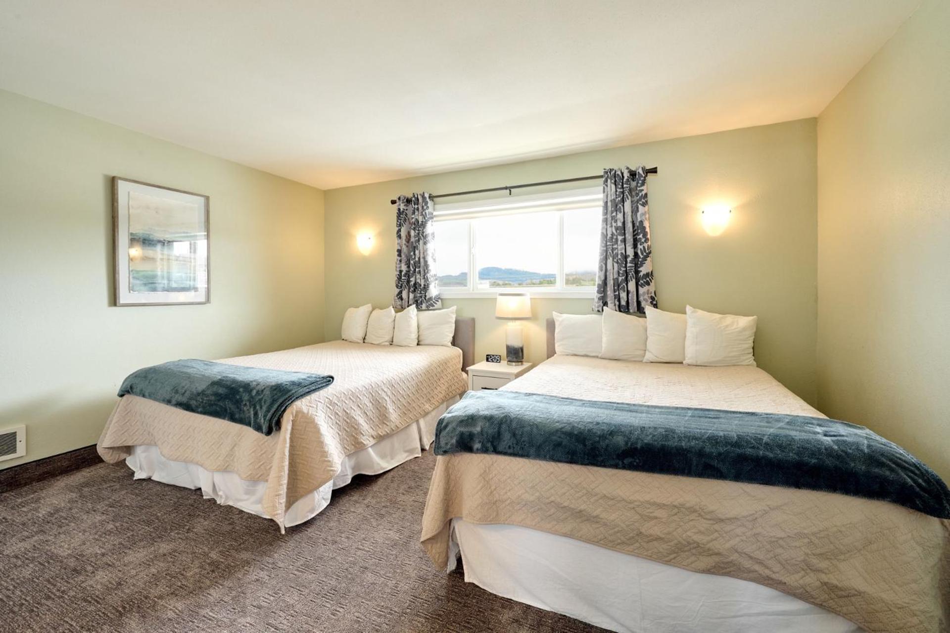 D Sands Rentals Lincoln City Room photo