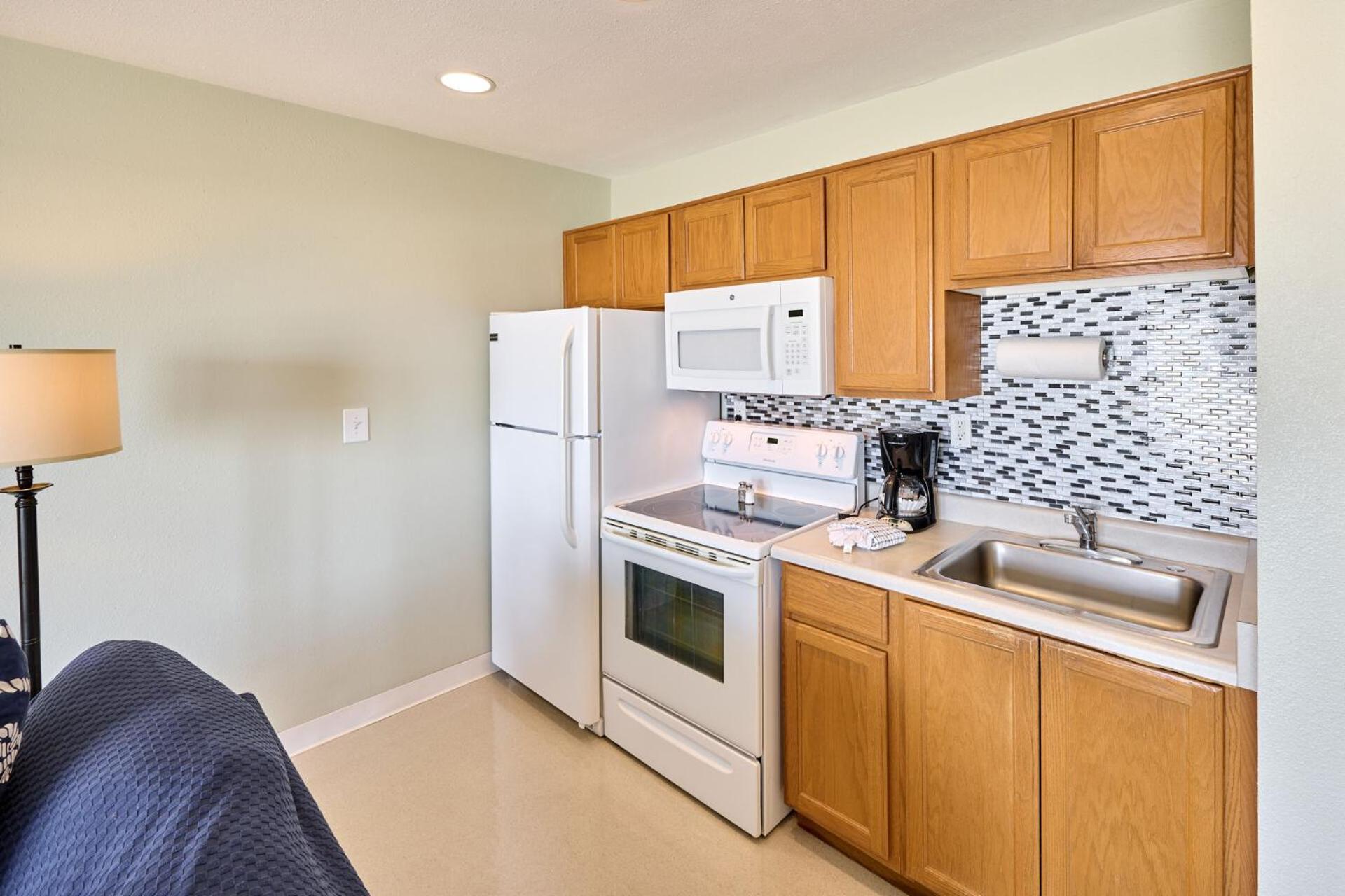 D Sands Rentals Lincoln City Room photo