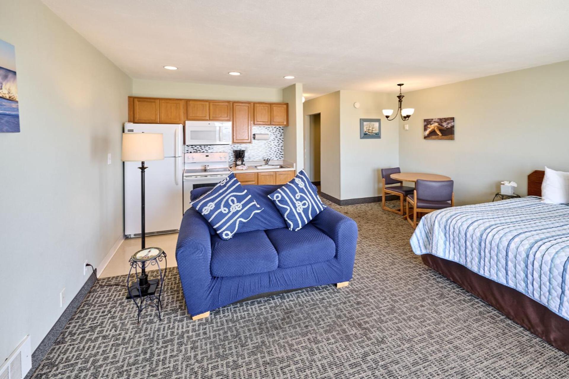 D Sands Rentals Lincoln City Room photo